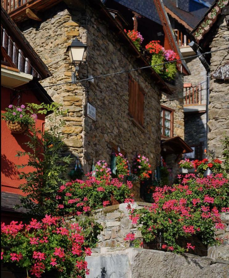 Casa De Piedra Con Encanto En El Bonito Pueblo De Bagergue Villa Kültér fotó