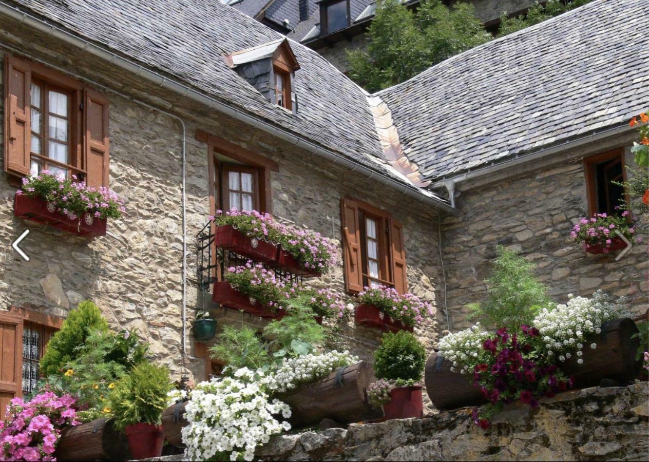 Casa De Piedra Con Encanto En El Bonito Pueblo De Bagergue Villa Kültér fotó